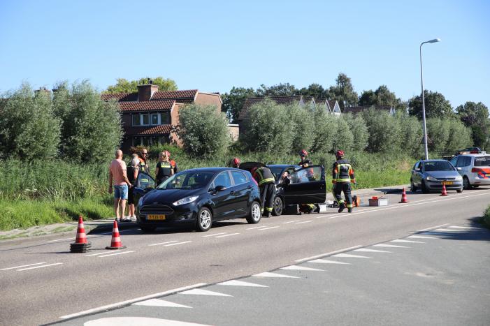 Bestuurder raakt bekneld na verkeersongeval