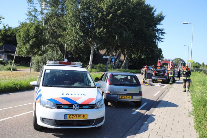Bestuurder raakt bekneld na verkeersongeval