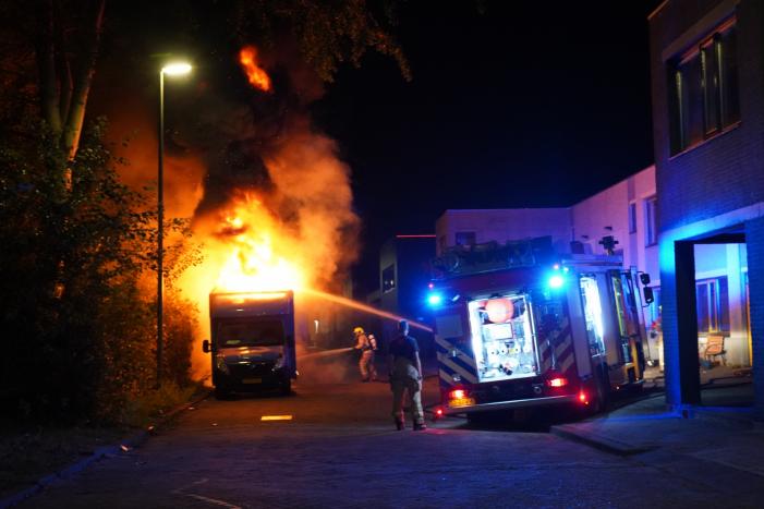 Twee bestelbussen in brand