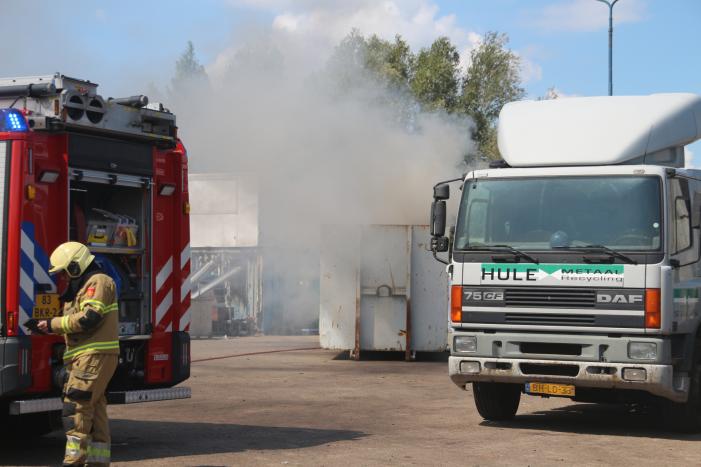 Afvalcontainer in brand bij Hule Metaal Recycling