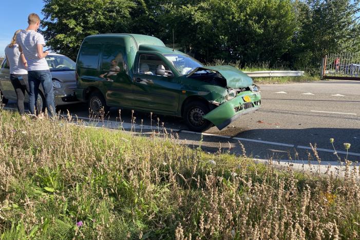 Kerende auto veroorzaakt kettingbotsing