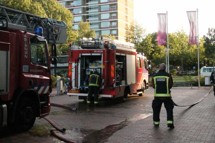Bewoner dooft in brand gevlogen pan met doek