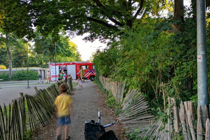 Huisraad en afval in brand gestoken