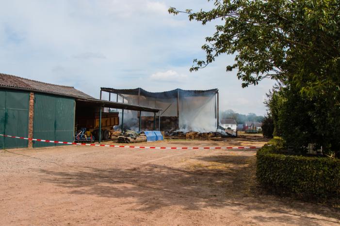 Grote hinder van stank van grote brand net over de grens