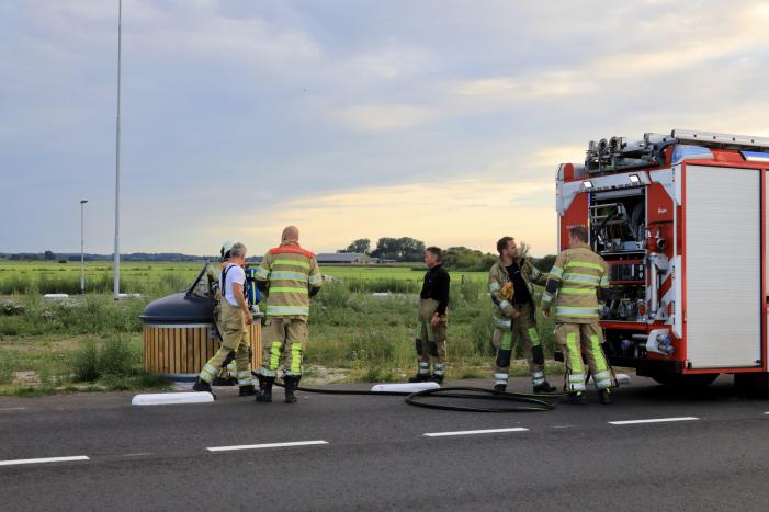 Brand in container met restafval bij Shell-tankstation