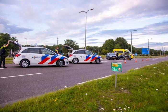 Twee auto's botsen na keeractie