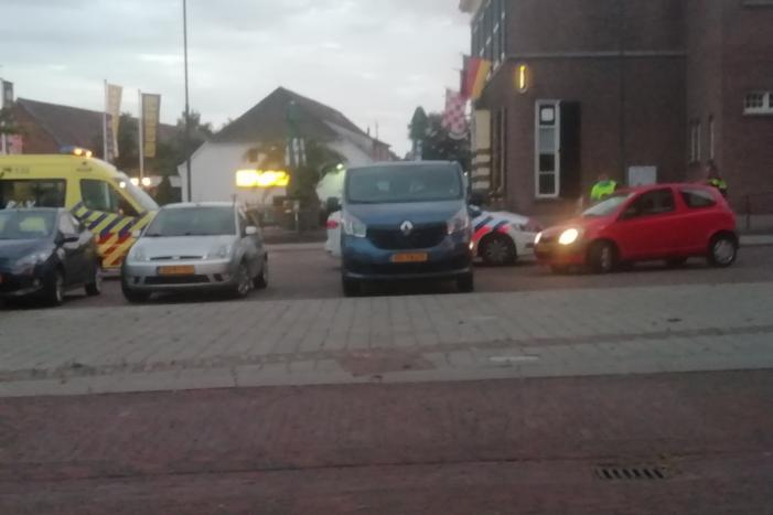 Bebloede man in auto aangetroffen