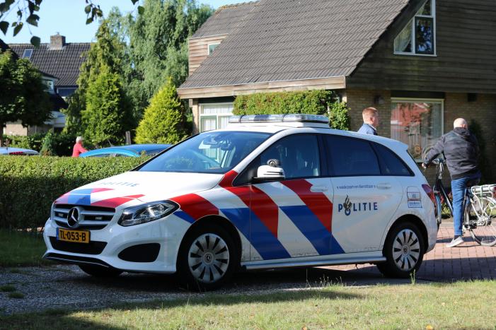 Man rijdt met grasmaaier de sloot in