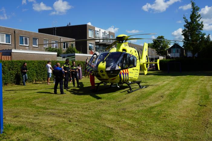 Traumahelikopter landt voor incident bij woning