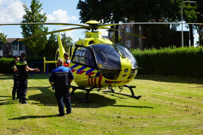 Traumahelikopter landt voor incident bij woning