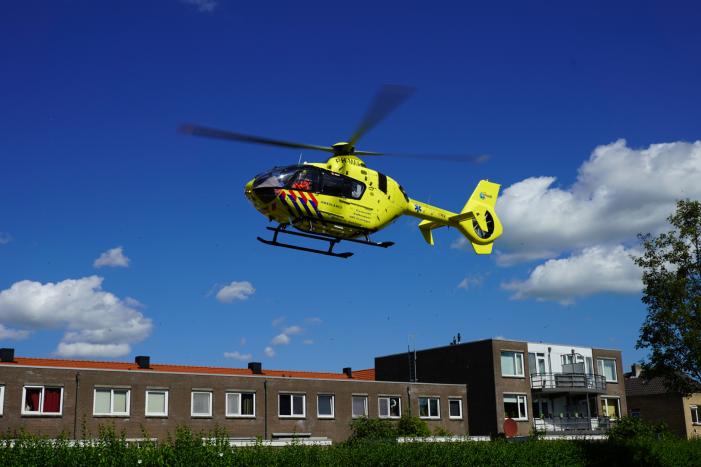 Traumahelikopter landt voor incident bij woning