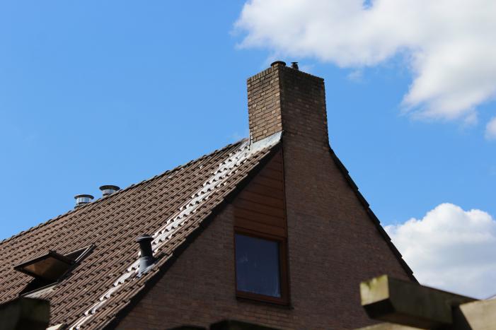 Woning loopt grote schade op na brand