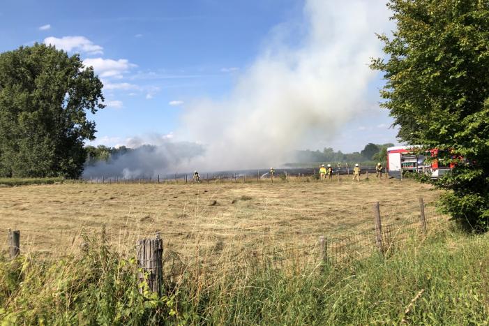 Meerdere weilanden in brand