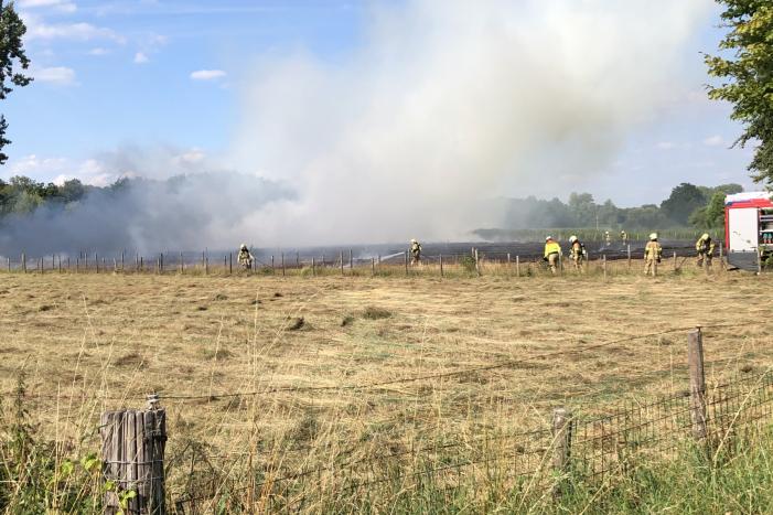 Meerdere weilanden in brand