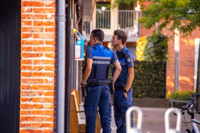 Scooterrijder slaat op de vlucht na verkeersongeval