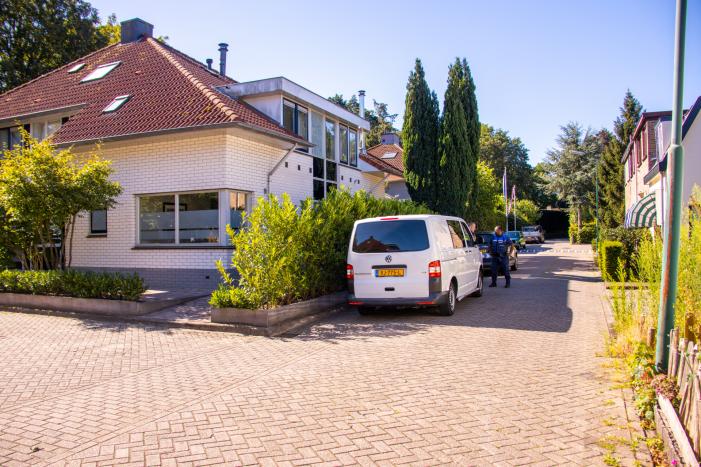 Twee schuren en een hondenkennel in brand