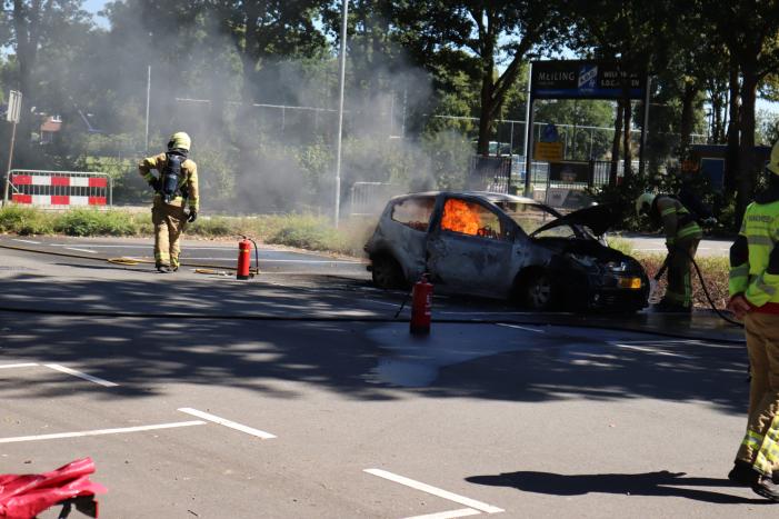Auto volledig verwoest door brand