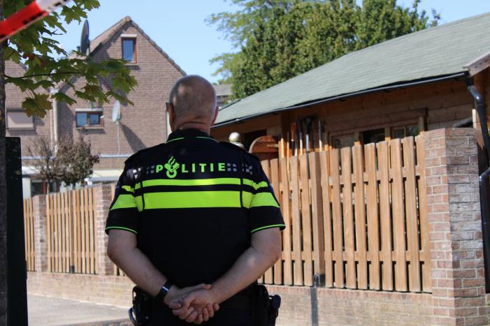 Veel rook en schade bij brand in achtertuin