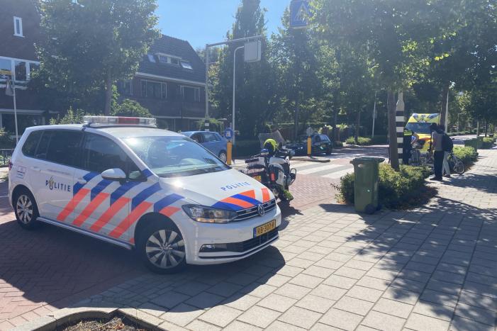 Gewonde bij aanrijding tussen fiets en scooter