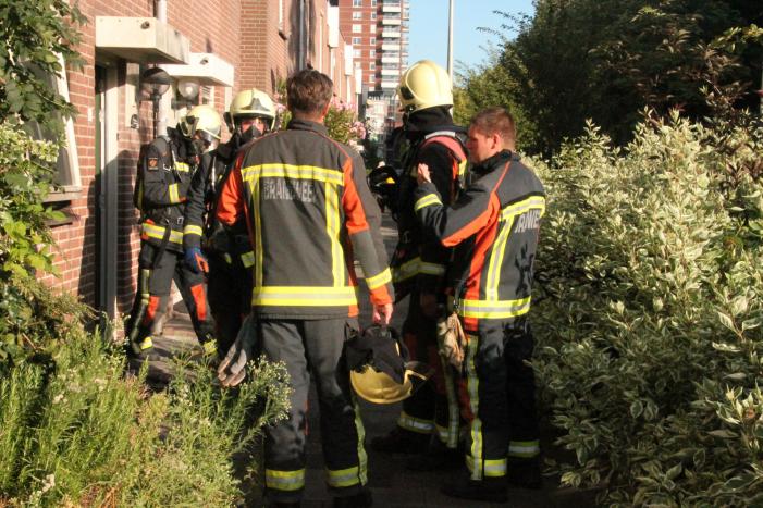 Vrouw gewond bij woningbrand