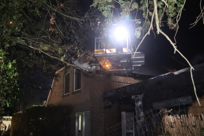 Enorme schade na brand bij woning