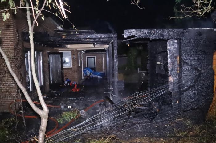 Enorme schade na brand bij woning