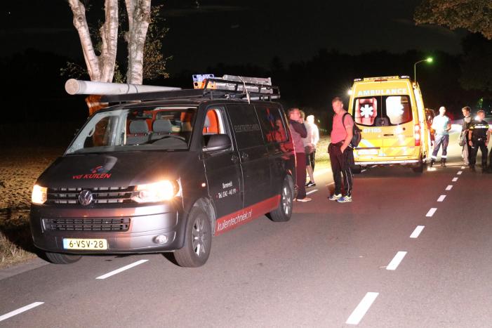 Jongen (14) geschept door bestelbus bij dropping