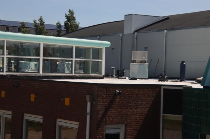 Brand op dak basisschool 't Ven bij werkzaamheden