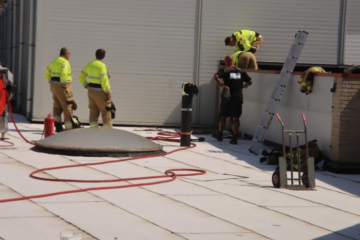 Brand op dak basisschool 't Ven bij werkzaamheden