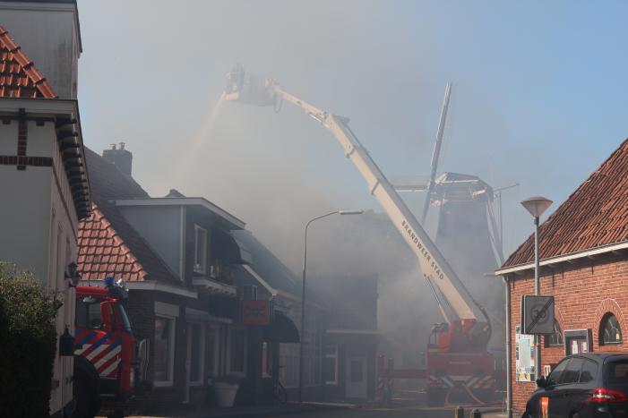 Grote brand in keuken van woning