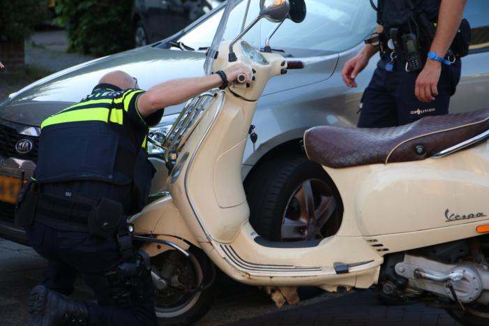 Scooterrijder gewond na aanrijding met auto