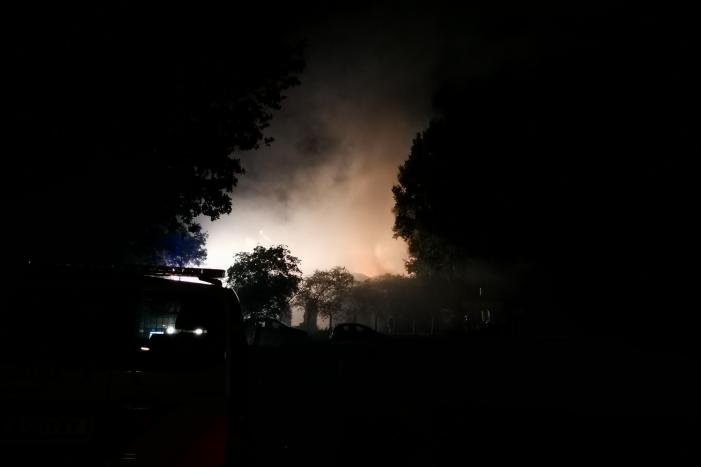 Grote brand in woning met rieten dak