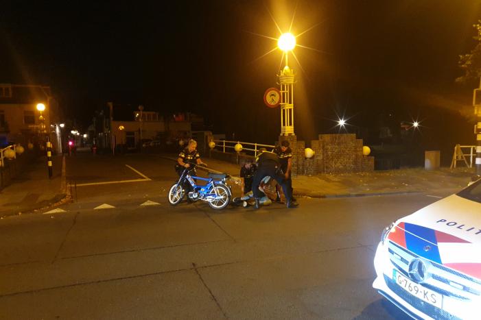 Scooterrijder onderuit na uitwijkmanoeuvre