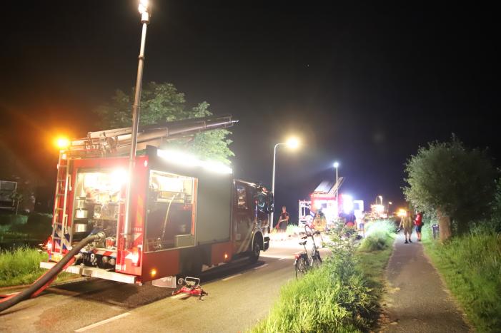 Grote schuurbrand vol met hooi