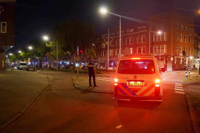 Zwaargewond slachtoffer steekpartij loopt honderden meters over straat