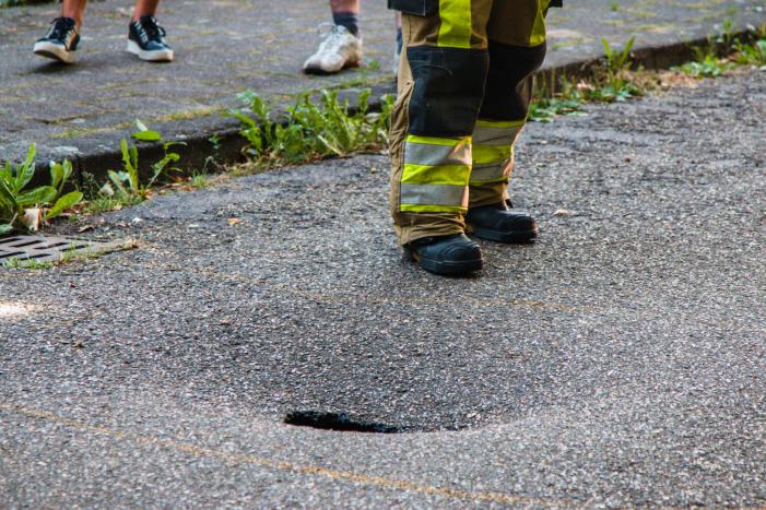 Onderzoek naar sinkhole in wegdek