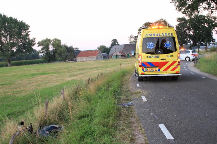 Scooter belandt in greppel