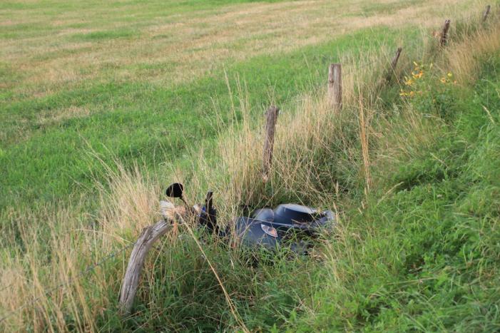 Scooter belandt in greppel
