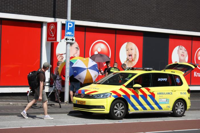 Man bevangen door de hitte