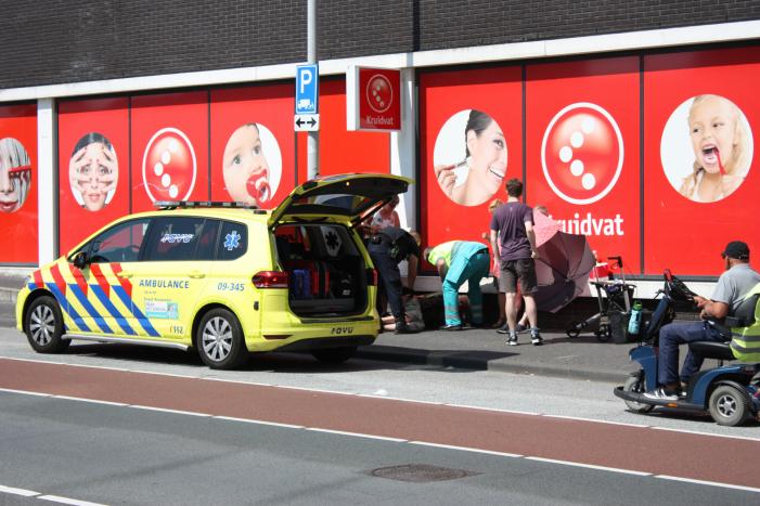 Man bevangen door de hitte