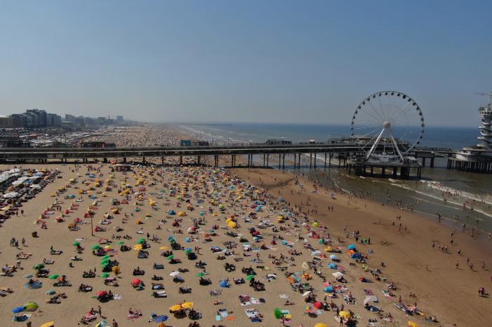 Drukte op het strand van Scheveningen