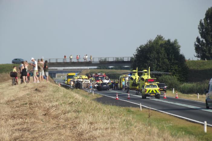 Grote ravage op snelweg na verkeersongeval