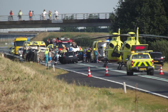 Grote ravage op snelweg na verkeersongeval