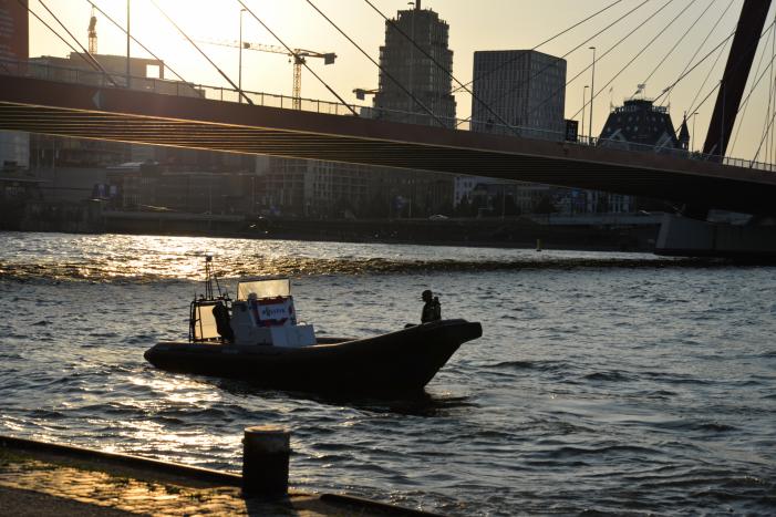 Hulpdiensten massaal ter plaatse voor persoon te water