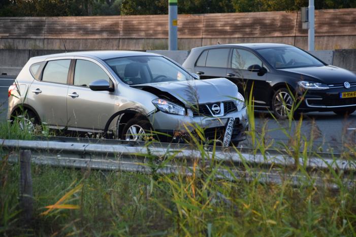 Meerdere auto's met elkaar in botsing op snelweg
