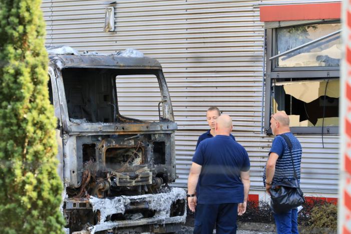 Enorme schade bij brand in vrachtwagens bij PostNL