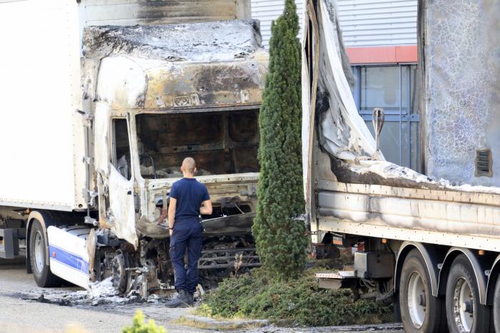 Enorme schade bij brand in vrachtwagens bij PostNL