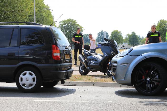 Porsche Cayenne Magnum botst op voorligger