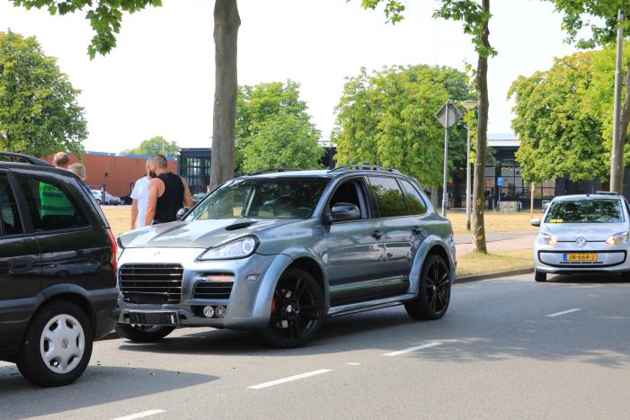 Porsche Cayenne Magnum botst op voorligger