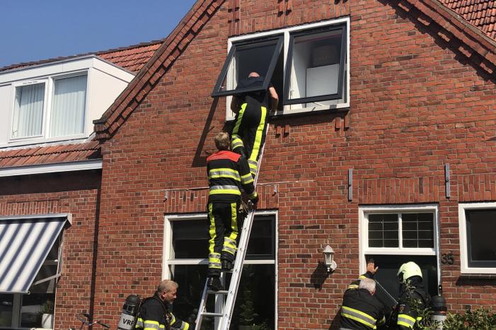 Alerte buurtbewoners reageren op brandalarm